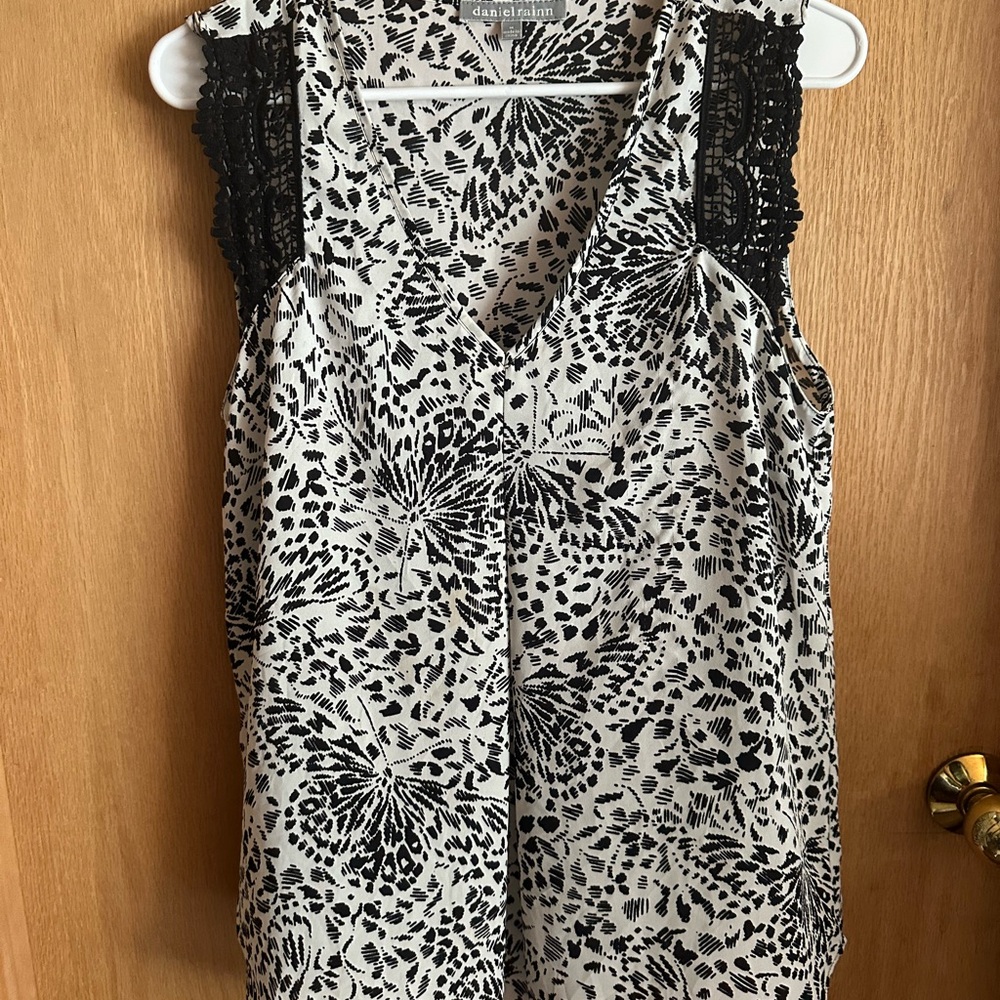 Daniel Rainn Monochrome Patterned Blouse